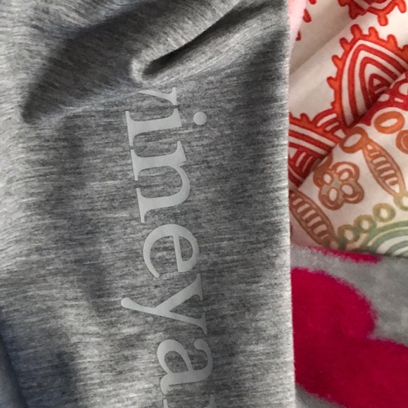 Great condition vineyard vines shirt - Picture 4 of 7